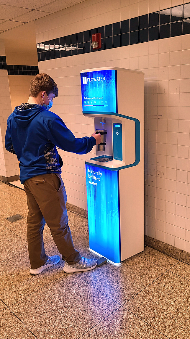 Touchless water fountain